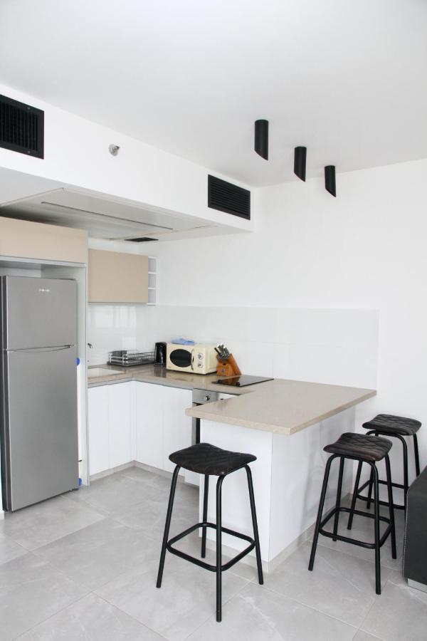 בת ים Apartments4You Leonardo 17 מראה חיצוני תמונה