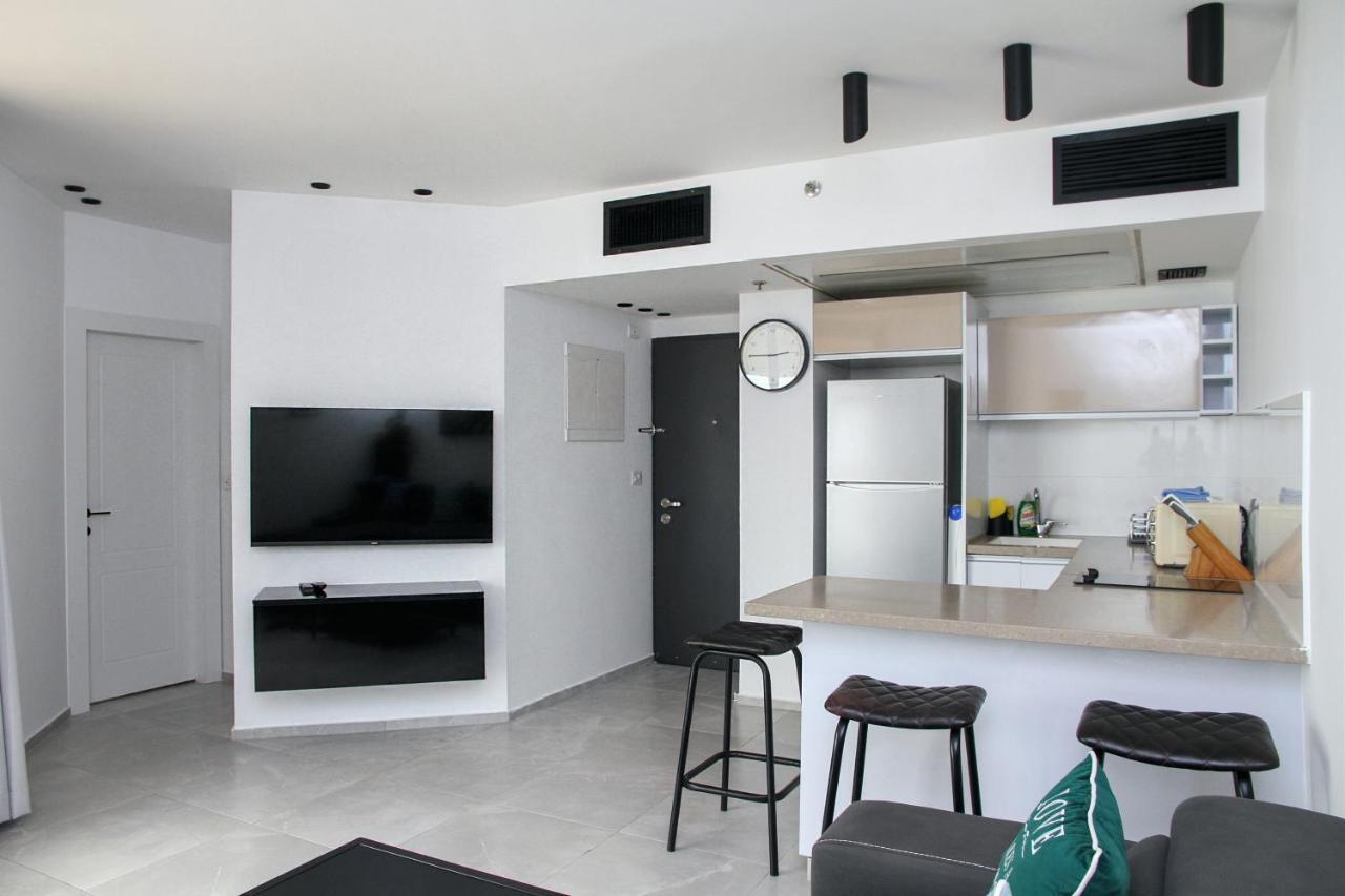 בת ים Apartments4You Leonardo 17 מראה חיצוני תמונה